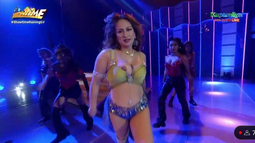 Regine Tolentino Nip slip sa Showtime